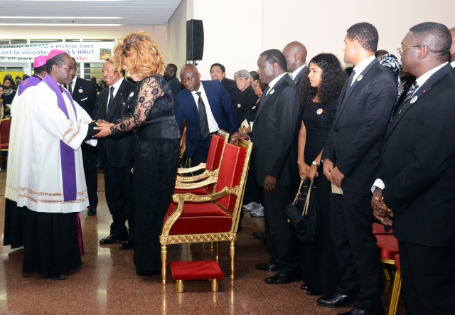 Accueil de la dépouille de la mère de Madame Chantal BIYA et messe à l'aéroport international de Yaoundé-Nsimalen