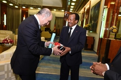 Visite au Cameroun de M. Laurent Fabius, Ministre Français des Affaires Etrangères et du Développement International (9)