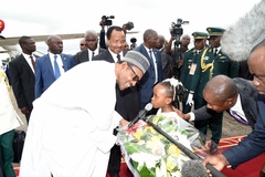 Accueil du Président Buhari à l'Aéroport de Yaoundé-Nsimalen