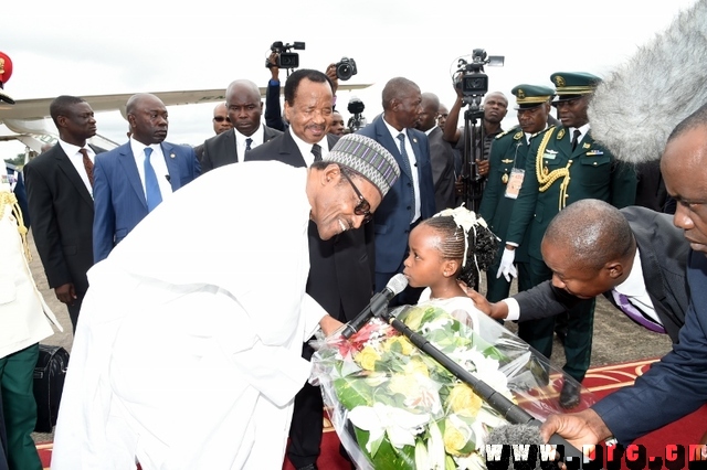 Accueil du Président Buhari à l'Aéroport de Yaoundé-Nsimalen