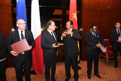 State Visit to Cameroon of H.E. François HOLLANDE, President of the French Republic - 03.07.2015 (17)