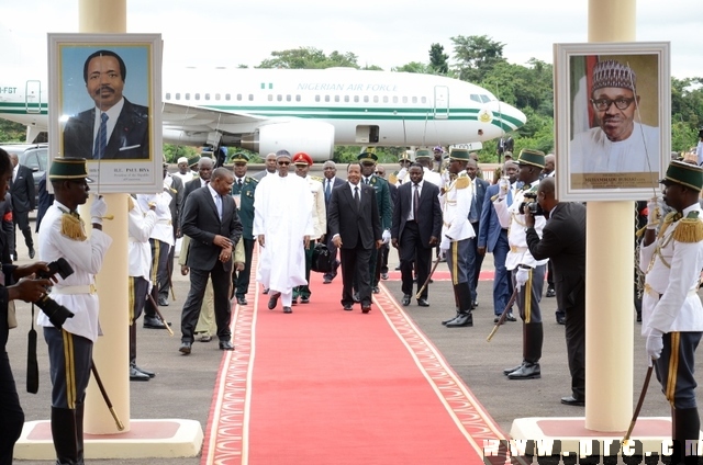 Accueil du Président Buhari à l'Aéroport de Yaoundé-Nsimalen (6)