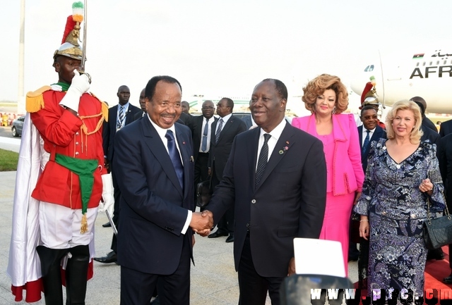 5ème Sommet UA-UE - Accueil du Couple Présidentiel Camerounais à Abidjan par le Président Ouattara et son Epouse (1)