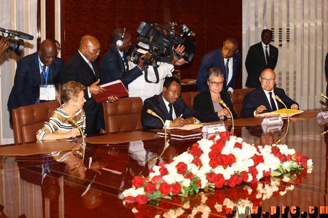 Visite d'Etat au Cameroun de S.E. François Hollande, Président de la République Française - 03.07.2015 (16)