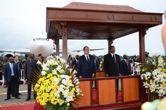 Visite d'Etat au Cameroun de S.E. François Hollande, Président de la République Française - 03.07.2015 (8)