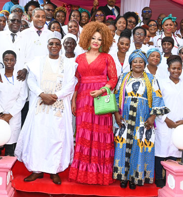 Cérémonie de l’Arbre de Noël 2023, la Fondation Chantal BIYA accueille sa Présidente-Fondatrice avec ferveur