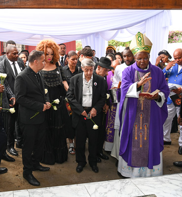 La Première Dame aux obsèques de Madame Agnès Vigouroux