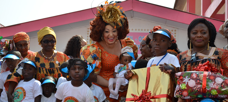 Arbre de Noël 2015 à la Fondation Chantal BIYA : Des cadeaux et du réconfort pour les enfants malades ou déshérités