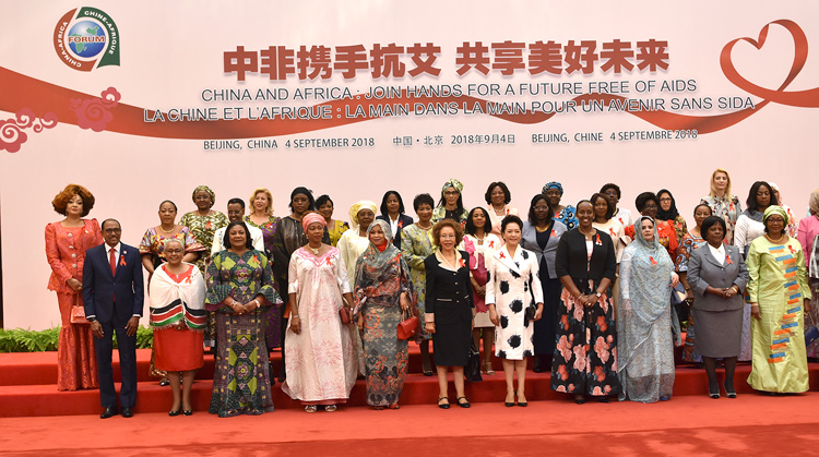 FOCAC 2018 : Mme Chantal BIYA signe la Déclaration de Beijing sur la lutte contre le VIH/SIDA